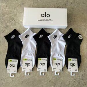 A45- ALO Yoga Men's Black & White Logo Ankle Socks 5-Pair Box Set - NWT